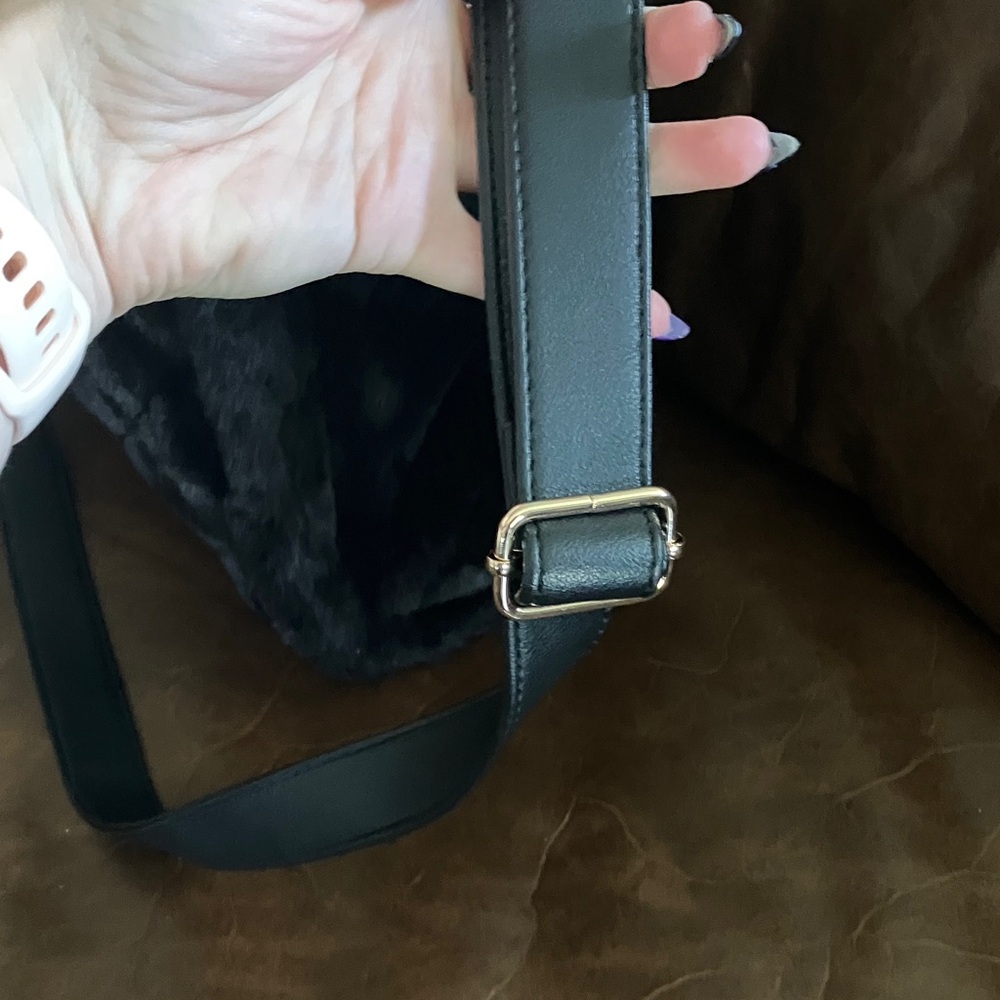 Black Faux Fur Handbag with Heart Charm JUICY COUTURE - Picture 12 of 13
